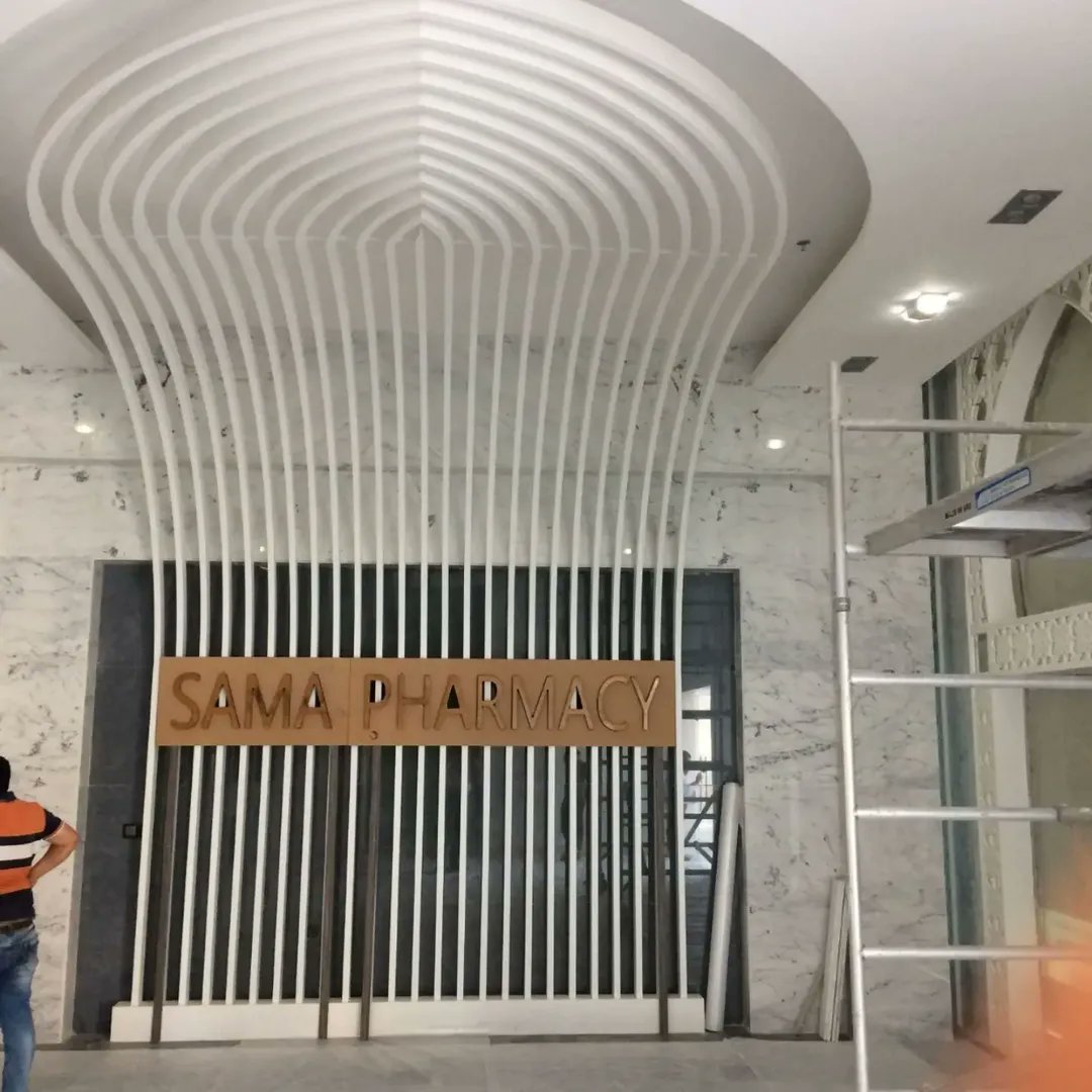 savannahrouf5j's tweet photo. Details make all the architectural difference. From flowing ceiling slats and intricate geometric facades to a luxurious crystal chandelier, every element creates a complete visual experience. Which detail caught your eye most? Contact us: 70003787 https://t.co/qnIKYrY1ix