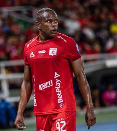 diegosaviola10's tweet photo. Yerson Candelo demandó al @AmericadeCali por incumplimiento de pago.
De otra parte la Institución escarlata al día de hoy 20 de Septiembre NO ha pagado el salario del plantel de jugadores del Mes de Agosto, el mismo mes que aún no le pagan la cuota a Daniel Bocanegra https://t.co/iZtEldlmln