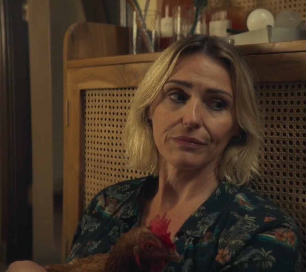 awareinthevoid's tweet photo. mopey little bert with her emotional support chicken ❤️❤️❤️ https://t.co/b2tDPalVn7