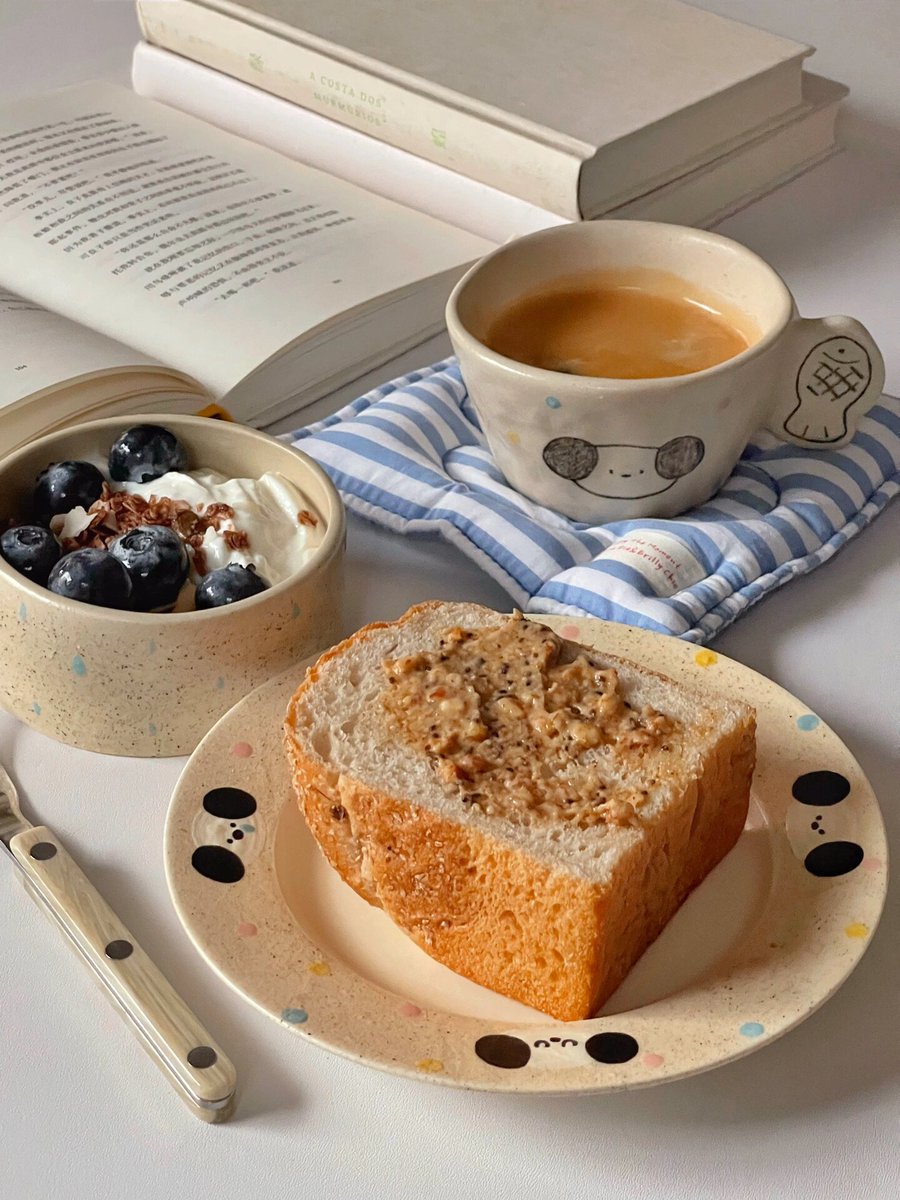 mohammadarifbu1's tweet photo. [Morning fuel: warm oatmeal with fresh berries u0026 a sprinkle of chia seeds  Simple, cozy, and perfect for a slow start to the day!]， https://t.co/nOVxDTxK2R