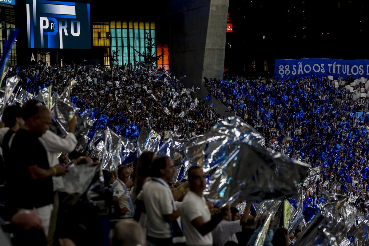 FCPorto's tweet photo. Futebol Clube do Porto.

#FCPSLB #PortoDeHonra https://t.co/sEc8VqjPNq