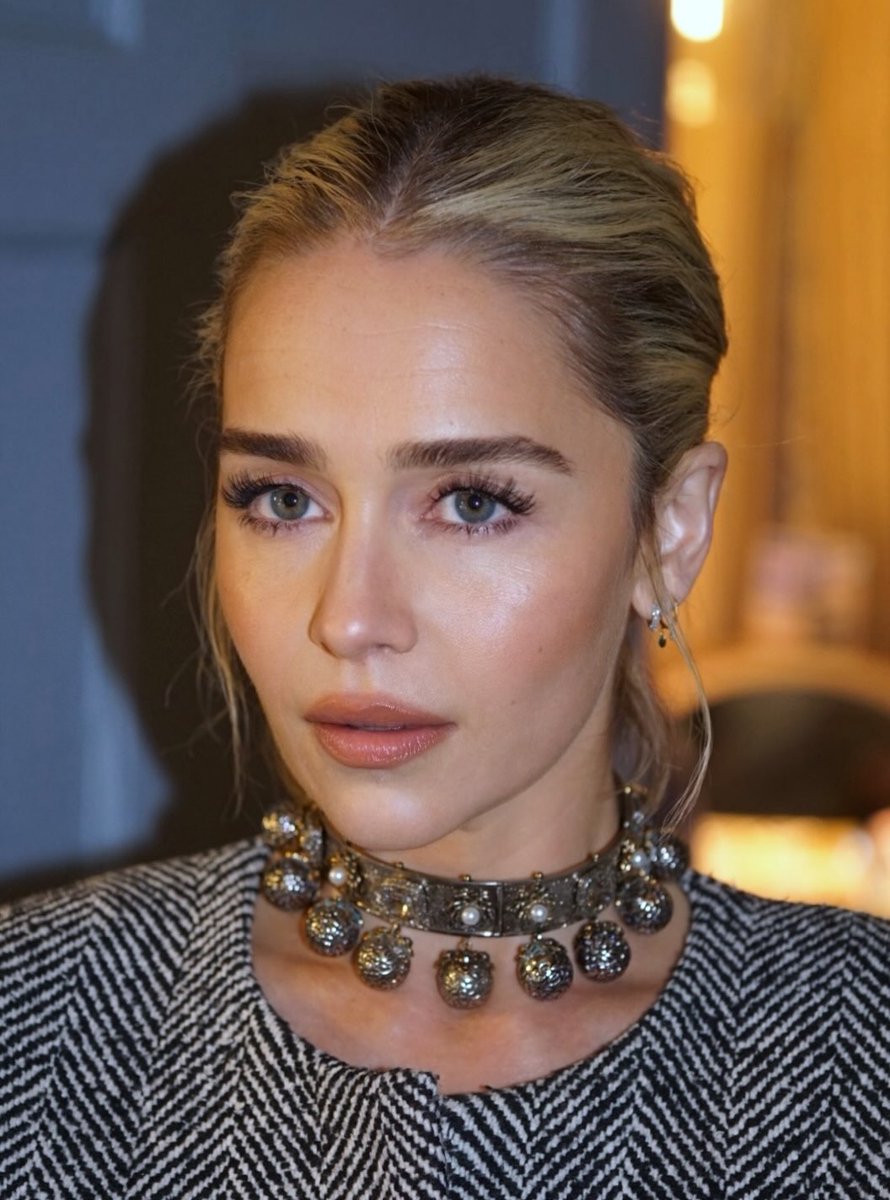 eclarkenetwork's tweet photo. Emilia Clarke via naokoscintu on Instagram.

#LFW https://t.co/ib2wozmFD9