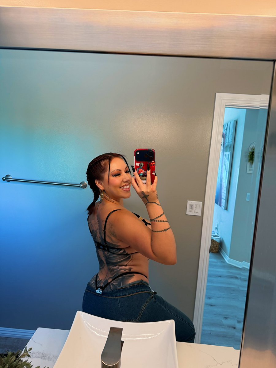salice_roseee's tweet photo. 😈🖤 https://t.co/YbcD0fvnPK