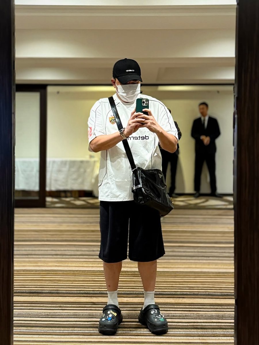 mindysc4wiql's tweet photo. Tokyo trip for SMTOWN. Bringing my leicaLUX along. ✈️☔️🍜🥢 https://t.co/z56fm37FGo