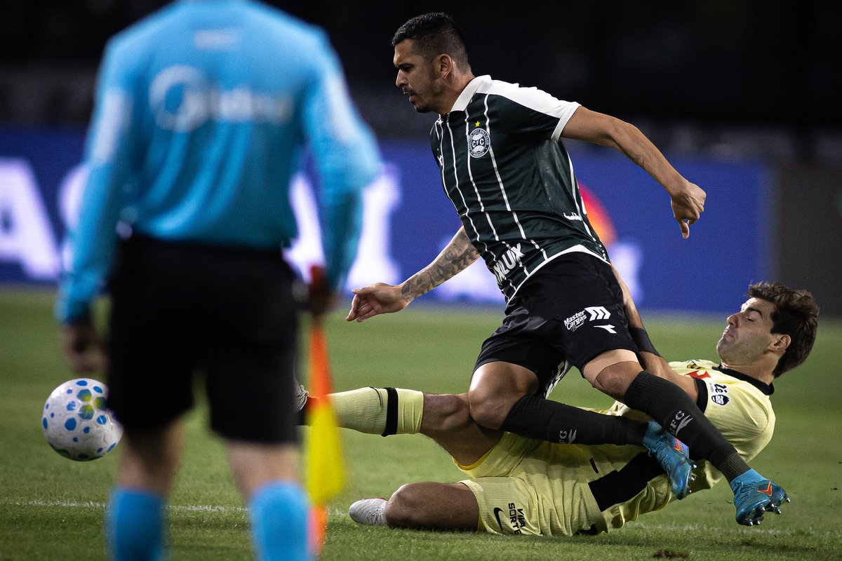VascodaGama's tweet photo. Onipresença. 💢
» É a qualidade ou estado de algo ou alguém que se encontra presente em múltiplos locais ou em toda parte simultaneamente.

5️⃣🇦🇷

📸: Matheus Lima | #VascoDaGama https://t.co/eNRuCDByVs
