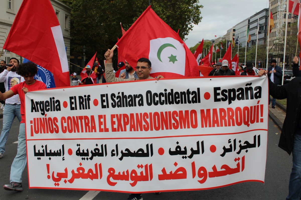 YGhadioui's tweet photo. 🛑 Entre las contundentes consignas que se pudieron ver ayer durante la Marcha por la Independencia del Rif en la capital europea, Bruselas...👇

#Canal_Rif_Time

#قناة_ريف_تايم https://t.co/vaysqczcQq
