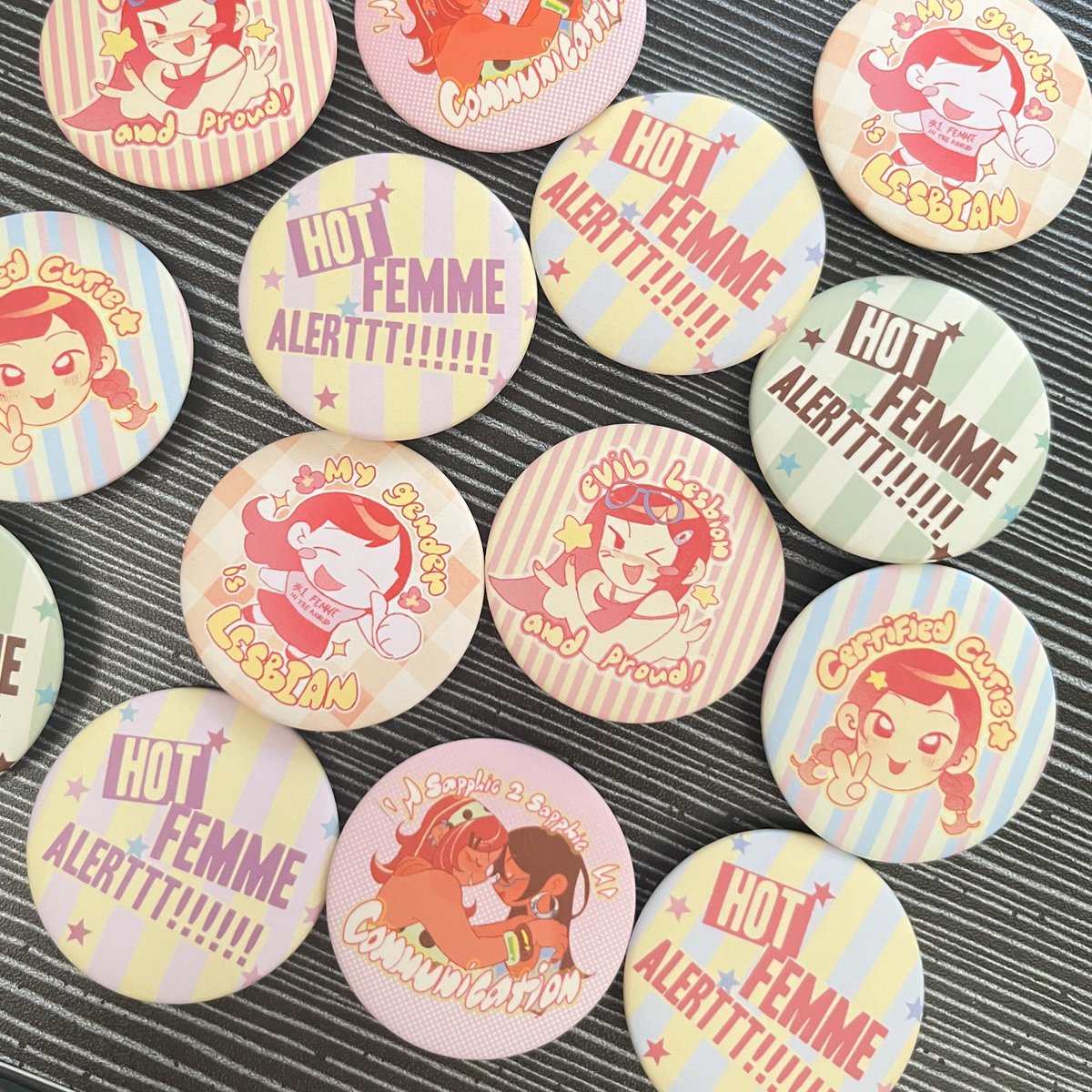 riicolato's tweet photo. my lesbian and sapphic pins for #cf23 !! ^-^ 🧡🤍🩷 https://t.co/BEE16QGQdd