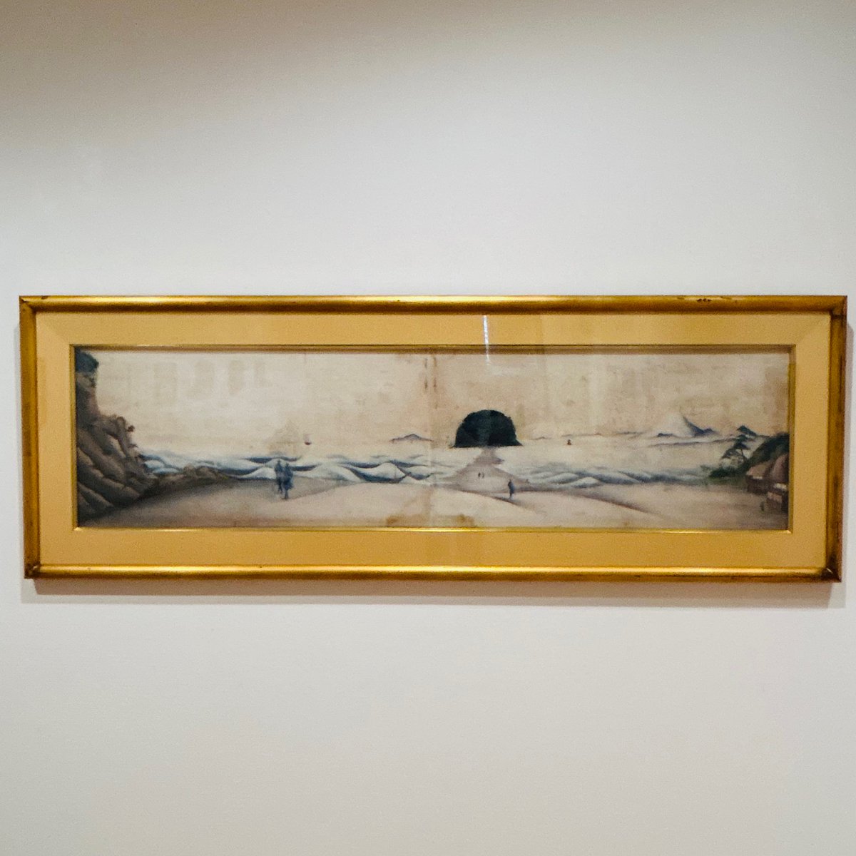 itabashi_art_m's tweet photo. \さっぱりとこってりの間？「泥絵」に沼る。/
今回の展示では、こってり絵具を塗り、さっぱりした画面に仕上げた江戸の「泥絵」をまとめて展示しています。青空のもと描かれた、大名屋敷や両国橋や上野などの江戸名所、そこに点在する米粒のように小さな人々。密かに人気を集めているコーナーです。 https://t.co/jtauDpwj1S