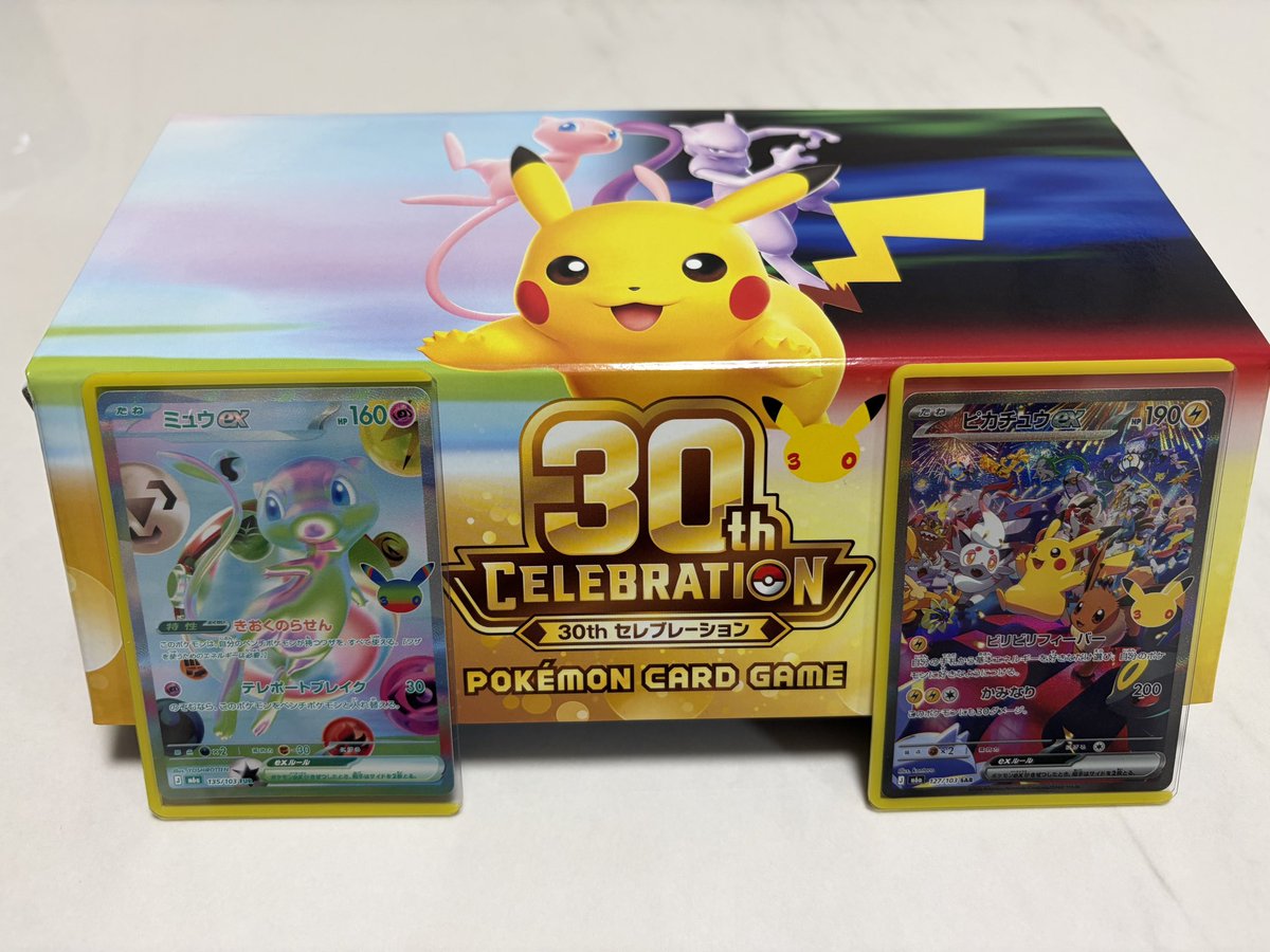 HitokageTA's tweet photo. ポケカ30周年！！

我が家にもFURがやってきました！

ミュウ🌈に夜ピカ⚡️

1BOXから両方出るなんて🤗 https://t.co/pBYdwhhZTD