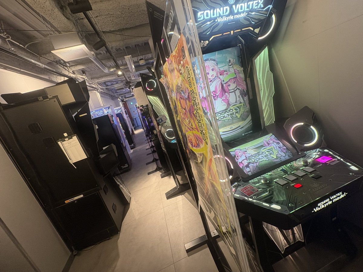 mayu_sh's tweet photo. 音ゲーマーA「今日は台風だからゲーセン空いてるだろ…」
音ゲーマーB「今日は台風だからゲーセン空いてるだろ…」
音ゲーマーC「今日は台風だからゲーセン空いてるだろ…」
音ゲーマーD「今日は台風だからゲーセン空いてるだろ…」
音ゲーマーE「今日は台風だからゲーセン空いてるだろ…」 https://t.co/BaG8mBoRFK