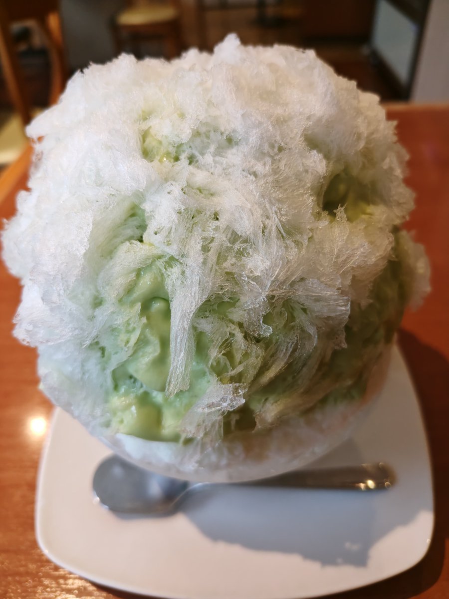 sun_baza's tweet photo. 昨日の氷活です。
宮崎台のマユール宮崎台店さん。
「あんずみるくに杏仁」と「アボカドみるく」をいただきました。
体力回復の2種の氷を食べました。
マユールさんの氷に使われている果物について効能を調べてから選びました。
今の自分に必要なもの。
両方美味しかったのは言うまでもありません！！ https://t.co/tCqGQdrb0T