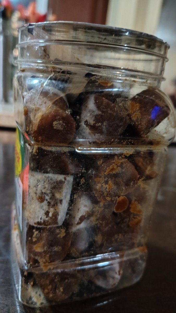 BBQ_stopper's tweet photo. @veganfuture @fssaiindia @FDA_MAHARASHTRA @Tukaram_IndIAS - Product Complaint - @Paawak extremely disappointing - worst-quality jaggery. Product developed visible mould/fungal growth despite being sealed, kept in moderate temperature &amp; having an expiry date of 2027 https://t.co/YZKLaKWZpp