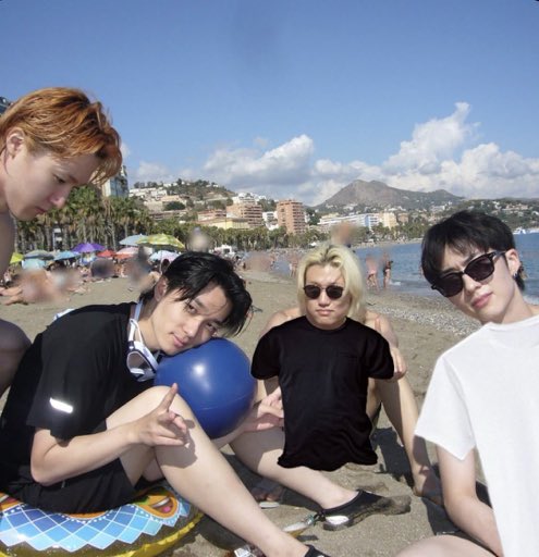 jijiseobsos's tweet photo. this made me realise the tattoos were truly out in full display huh.. and no one on that beach knew they were experiencing peak https://t.co/qirAcdQqya