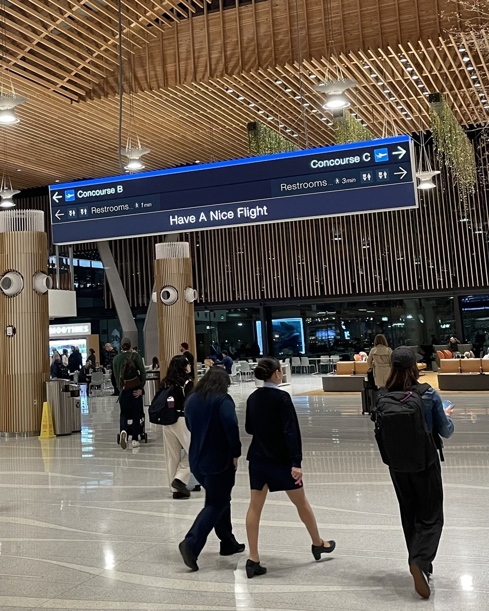 scribetrader's tweet photo. PDX-LAX ✈️⚾🏈 https://t.co/na82opgHv4