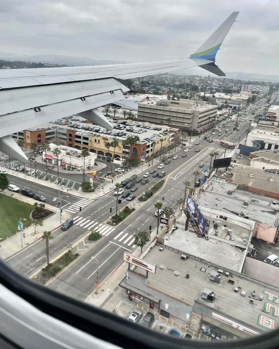 scribetrader's tweet photo. PDX-LAX ✈️⚾🏈 https://t.co/na82opgHv4