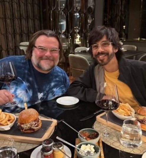 Indie5051's tweet photo. el dúo de Nacho Libre se reunió. https://t.co/j7n1HWjR3t