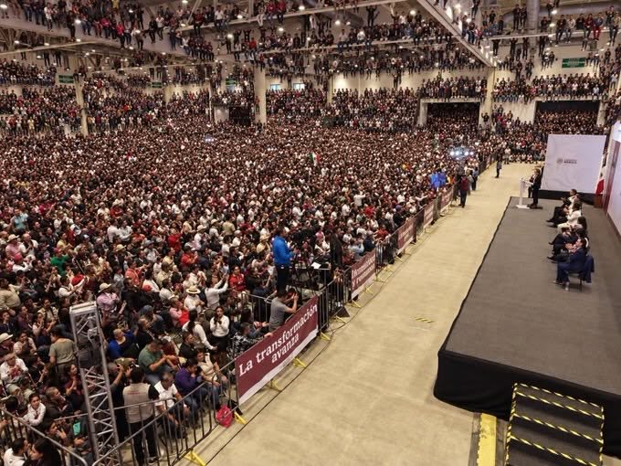 avgerstein's tweet photo. Jajajaja jajajaja...
Los paleros del régimen hacen circular fotografías en redes sociales de la momia Sheinbaum "arrasando" en asistencia durante su gira por Querétaro...
¿Notan algo raro?
Pssss... https://t.co/VtvbcWLHK6