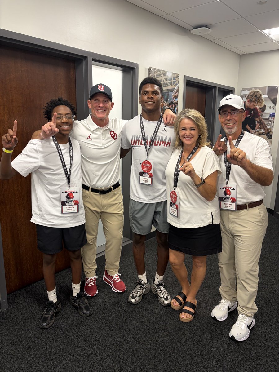 KenyonSweat's tweet photo. Can’t Be grateful enough for the time I had in Norman, It was very special experience, Can’t wait For the Next one!!!
#Boomer

@CoachVenables 
@CoachEmmett 
@TD_Redd 
@JimNagyOU 
@LakeDawson_ 
@COACHSTACE_ 
@arbuckle_ben 
@ParkerThune 
@Bdrumm_OUI 
@samspiegs 
@SWiltfong_ 
@247recruiting 
@PrepRedzoneOK 
@OU_Football 
@prep_super 
@Kason9p
