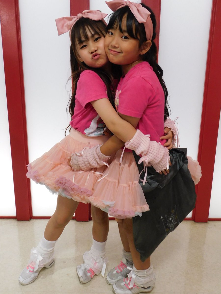 asanosuke1125's tweet photo. ちぃたん☆ぼんばーずOSK
1周年記念ワンマンライブ、物販撮影
新体制OSKも、2人離れなくてよかった😅
#ちぃたんぼんばーずOSK
#MERIA
#森夢叶 https://t.co/Sh0GpKW6Cz