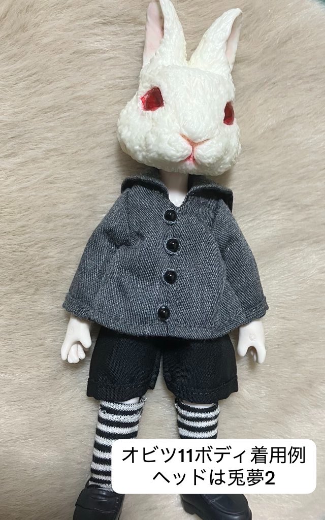 kazuhamadeinfo's tweet photo. オビツ11サイズ（ねんどろいどどーる着用可）
セーラージャケット単品
グレー/黒の2色展開
前開き全開・留め具はループ+ビーズまたはミニボタン

別売りで合わせられるボトムも若干数持っていきます https://t.co/GJd0ULDBKn