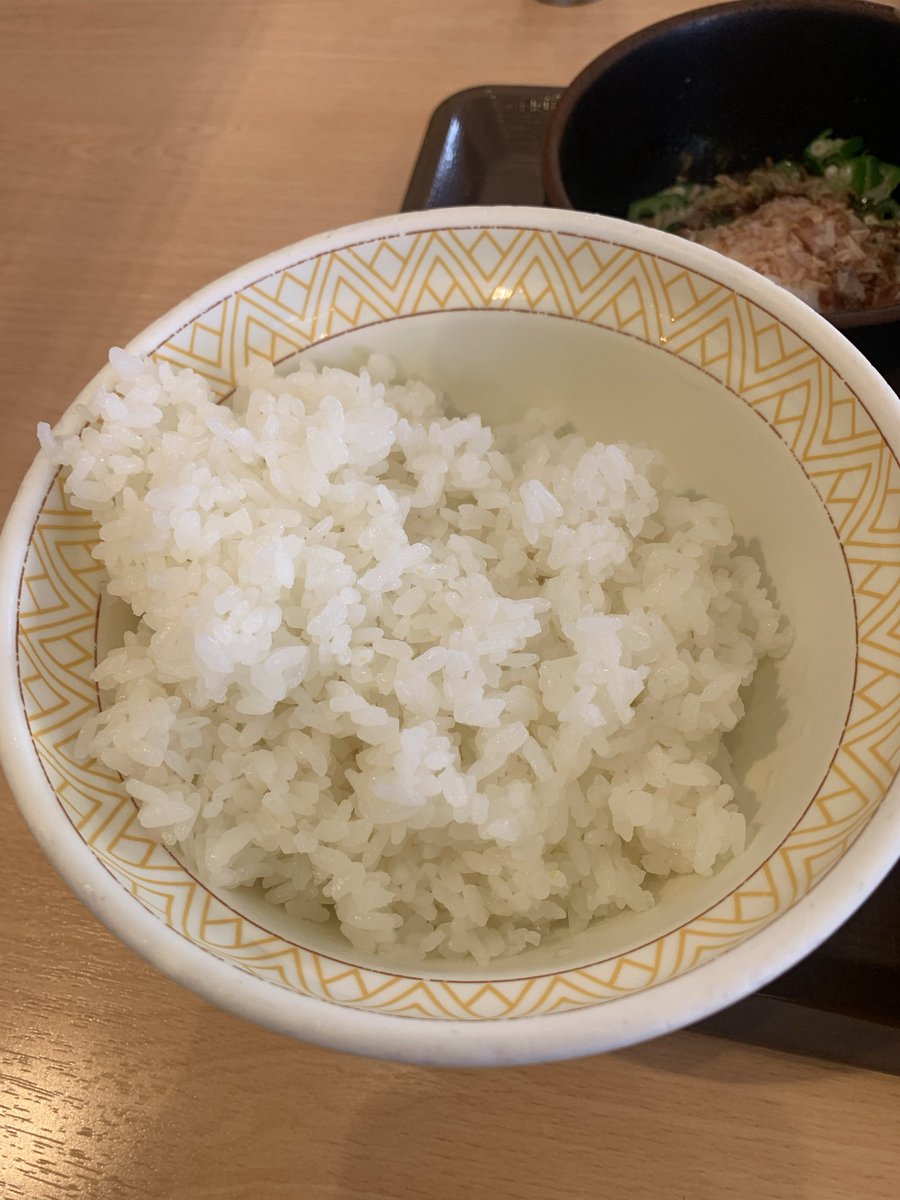 maou99chan's tweet photo. 前から思いよったんやけど、こーゆーのマジ嫌いなのよねぇ。
教育がなってない。
機械出しなのはわかるけど、ちゃんと形くらい整えような！
す○家さん。 https://t.co/RdU4OrFHyF