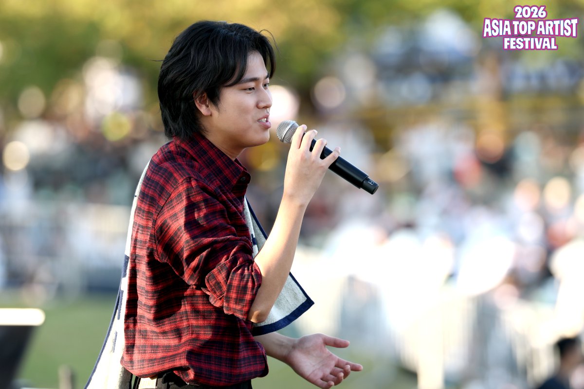 kbsworld_enter's tweet photo. 이무진,
‘2026 ATA 페스티벌’ 난지한강공원 달궜다! ‘신호등’→‘청춘만화’ 꽉 찬 세트리스트!
탄탄한 보컬+무대 장악력! 가을 한강 물들인 ‘이무진표 라이브’!
공연 열기 더한 ‘떼창 유발’ 히트곡 퍼레이드! 객석 호응 최고조!
페스티벌마다 빛나는 라이브 내공! 믿고 듣는 ‘공연 강자’ 존재감!

[사진제공: ATA 페스티벌]

#이무진 #LeeMujin