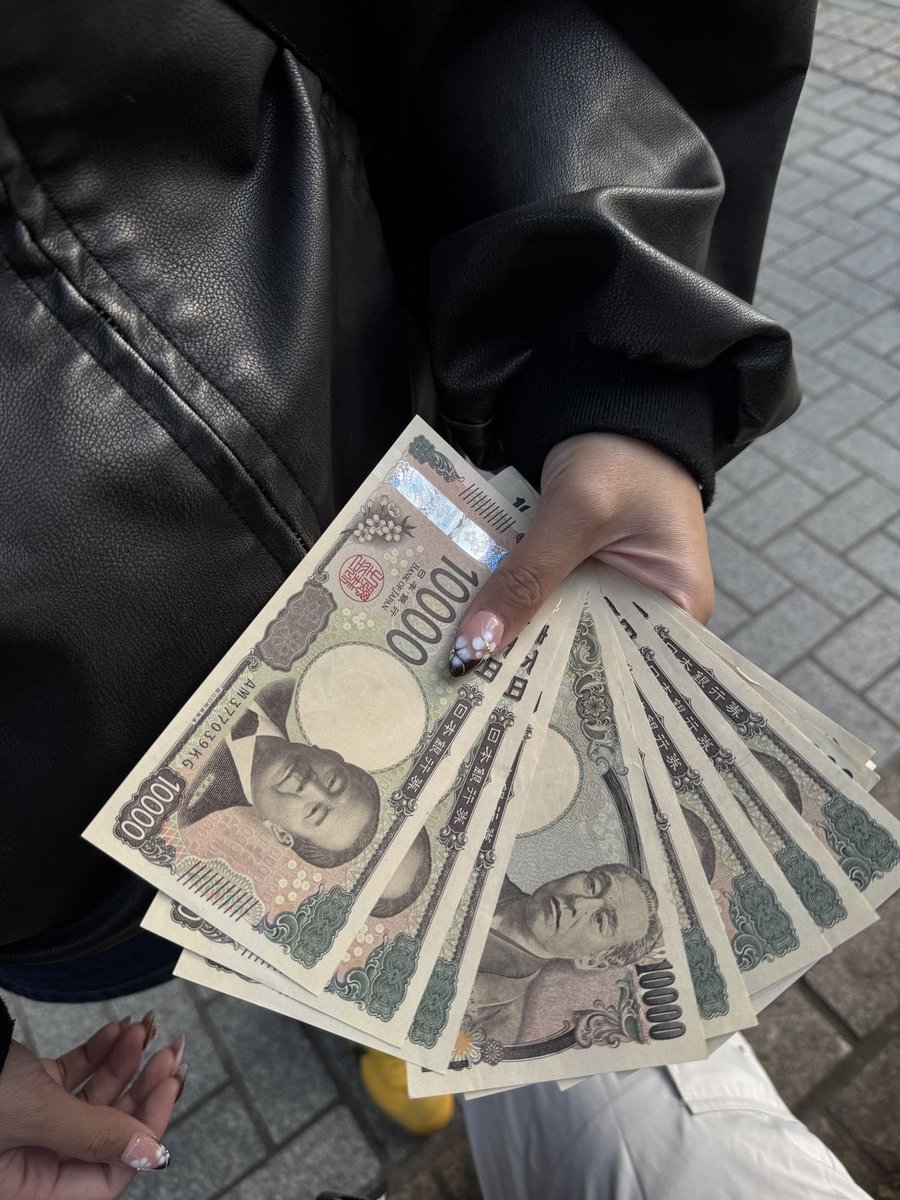 Himari1p's tweet photo. みんな正直に教えて…！
1ヶ月の生活費、いくらあれば足りる？😭
①10万円
②20万円
③30万円
④100万円
リプ・DMで本音聞かせて🫶🏻
みんなの回答知りたい！ https://t.co/NlThaFId0k