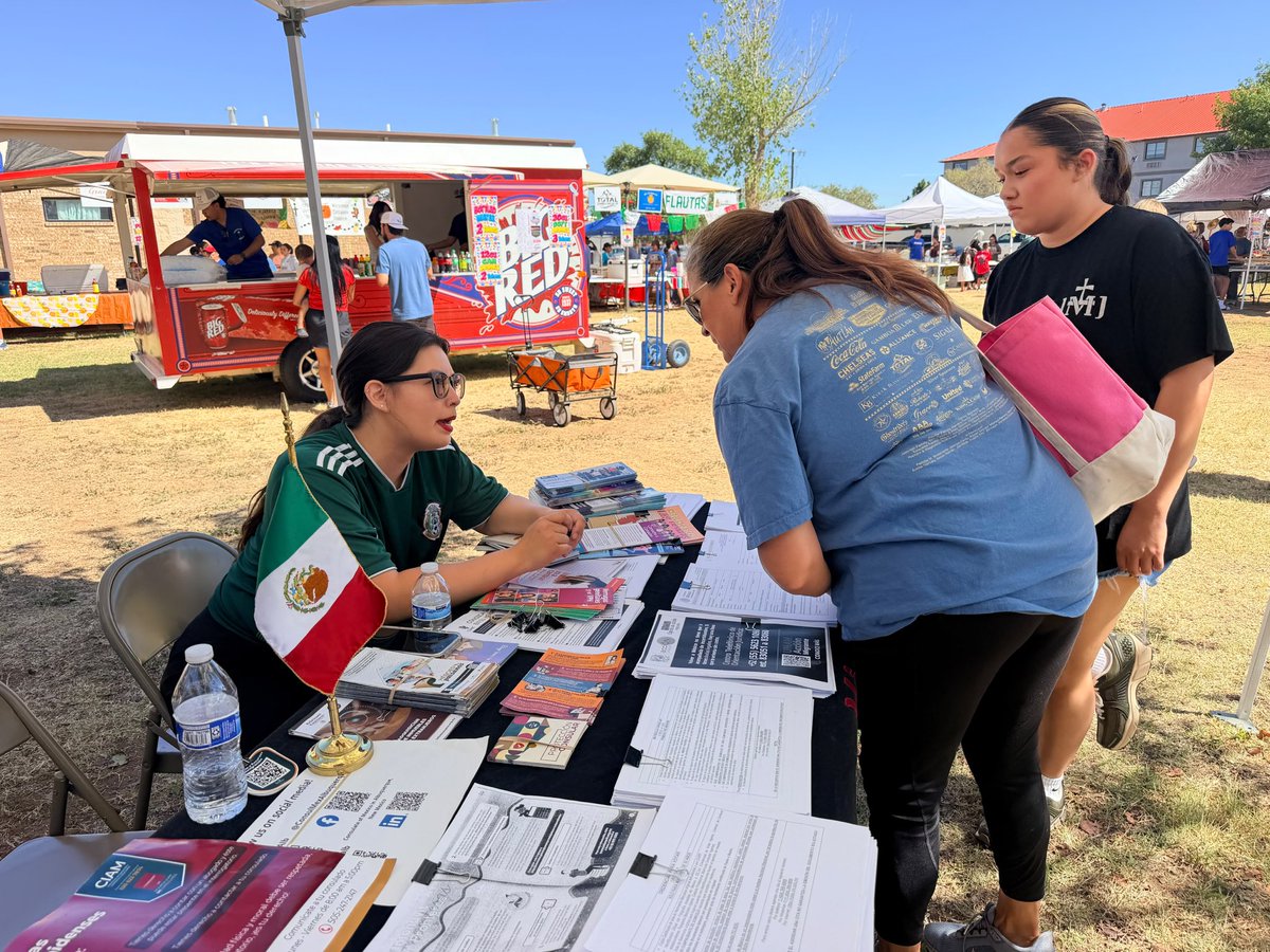 ConsulMexAlb's tweet photo. 🇲🇽📍 #TuConsulMexAlb presente en Lubbock, Texas.

Este domingo, el #TeamAbq acompañó a nuestra comunidad mexicana durante la celebración de la Jamaica, uno de los eventos que reúne a un gran número de familias y miembros de nuestra comunidad en la ciudad.

Durante la jornada, compartimos información sobre servicios consulares, prevención ante riesgos migratorios y los derechos de las personas mexicanas ante autoridades. 🤝