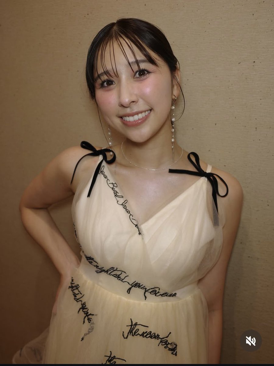 akaya_666's tweet photo. 雨でライブが中止で、家にいなくちゃいけないなら、やることは、もも〇ロでオ〇ニーするしか、思いつかない。 https://t.co/yPPxUvqXp5
