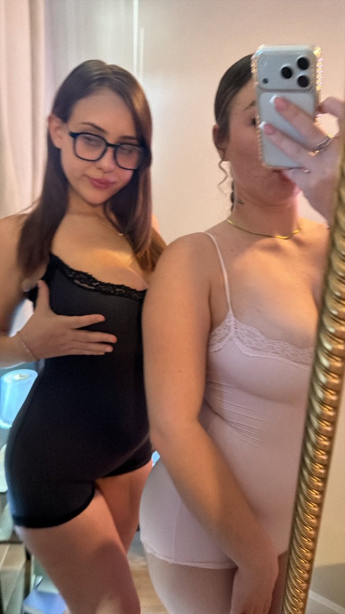 baretoes4you's tweet photo. Who can we be a good girl for 😘😘🎀 #vegas #tricksonly #onlyfans #whitegirl #pawg #feetfetısh #2girls #paypig https://t.co/Rl2KxNa8K3