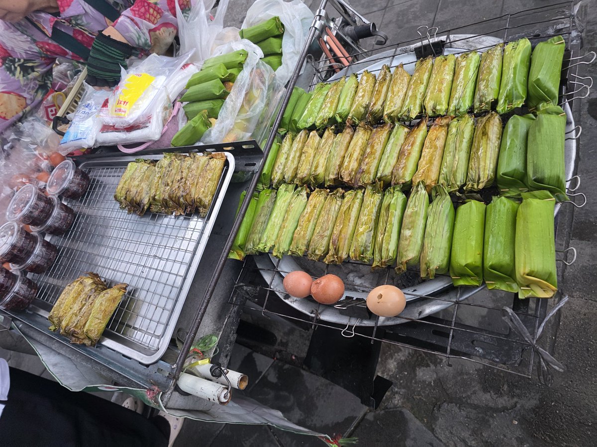 nomaldays's tweet photo. อาหารเช้าครับ แป้ง น้ำตาล ใบตองและไข่ปิ้ง🥲 https://t.co/ssiz8paQND