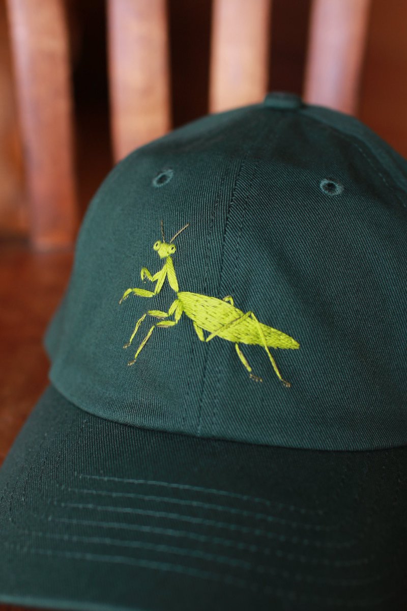 hagireiro's tweet photo. カマキリ刺繍キャップ
いよいよ今週土曜日！りんくうトワイライトに持って行きます！！

（イベントは土日2日間開催ですが、KUSUは土曜のみ）

Rinku Twilight 2026
9/26(土) 11:00-19:00
セントラルプロムナード・サウスブリッジ（常滑市）
入場無料
https://t.co/Ksl7q5Vom0 https://t.co/U4tGnb0pDv