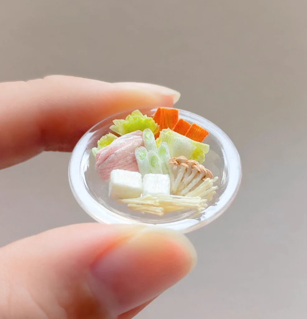 テテシゴト・ミニチュア刺繍糸作家 on X: "固めた刺繍糸だけで作った、美味しそうな鍋の具材" / X