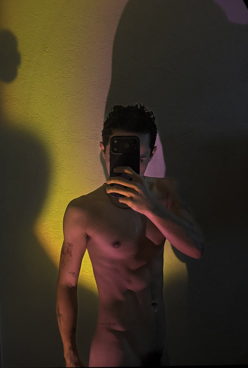 alexestradacc's tweet photo. Aburrido https://t.co/zoNGyDRuRv