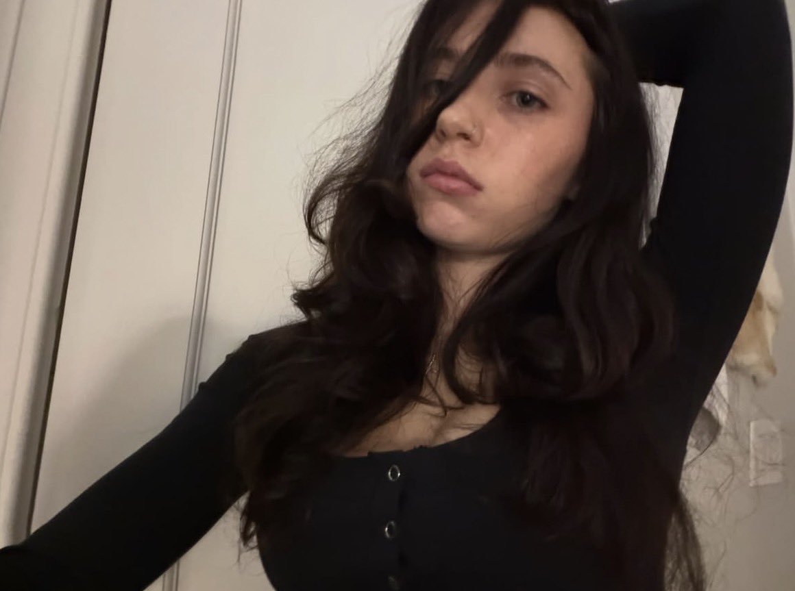 claiOcean's tweet photo. Clairo looks just like a cat https://t.co/EEmeVTUuOp
