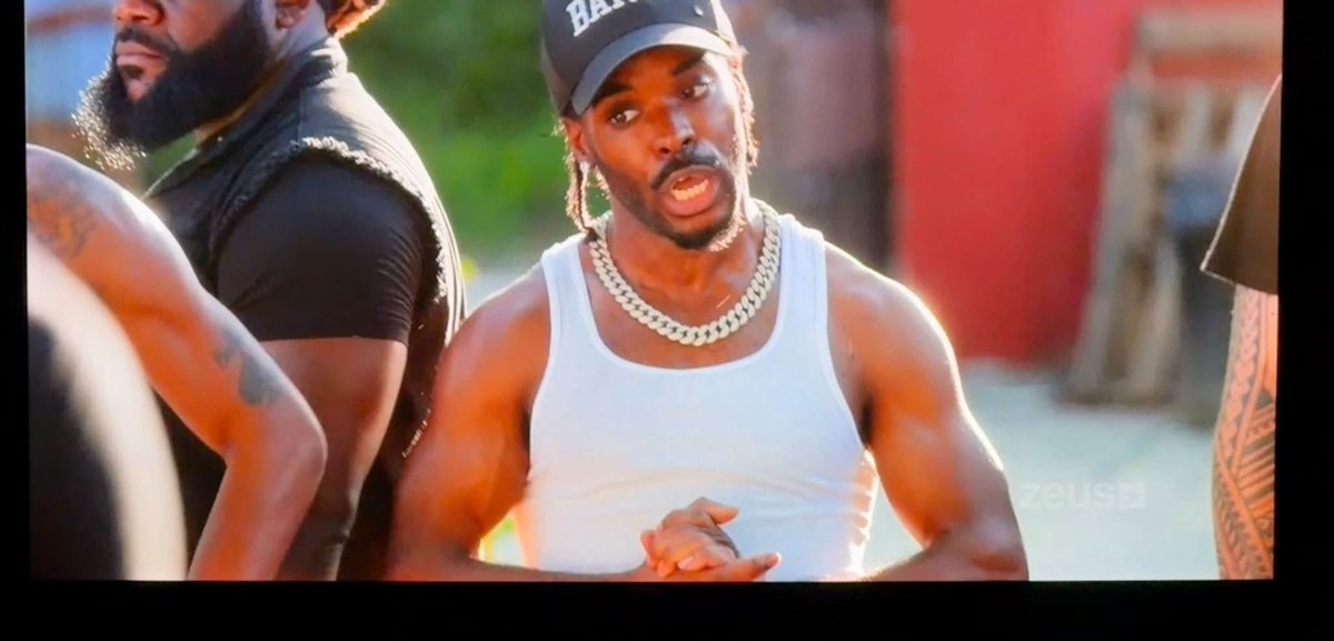 juliethardt's tweet photo. Banga killlling me talking bout “my neck broke” WHILE doing all that neck bobbing 😂 https://t.co/uVxs1XdqSW