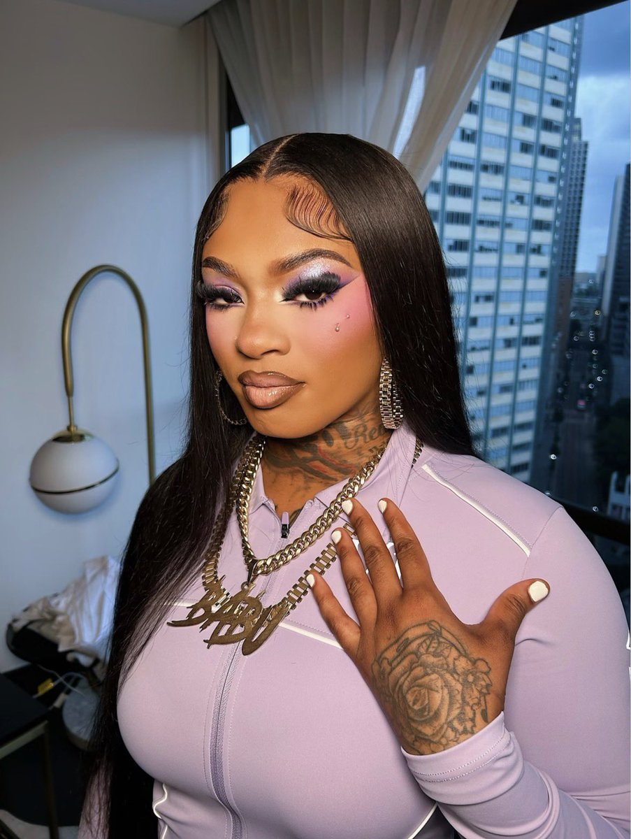 kardash1anminaj's tweet photo. CAUSE EVERYWHERE I GO THEY SAYIN' KING YOUR HOT • 💆‍♀️🩷🎀💐👑 

- #KingSundays #KingsRevenge #HEADSKINNIE #KINGXVILLAIN https://t.co/GjpM8FGWBO
