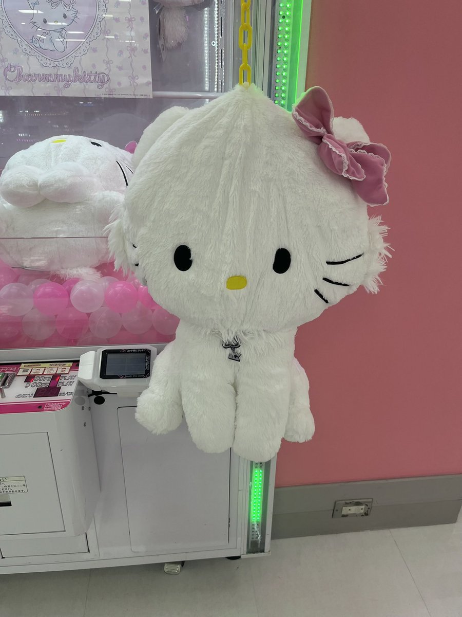 hatarakudoll's tweet photo. ゲームセンターにて　くたくたで肉まんのようになったチャーミーキティ https://t.co/XGG4luLKrZ