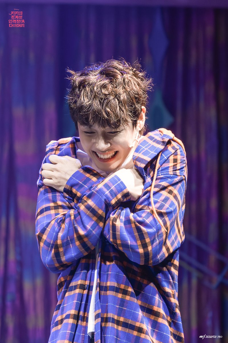MJ_PlayPic's tweet photo. 키키의 경계성 인격장애 다이어리
20260920 14시 홈커밍데이
스페셜 커튼콜
M8. 너의 셰계로 나를 채우고 싶어

키키 役 이휘종 배우

싫고 좋음이 분명한 편. ㅋㅋㅋ https://t.co/pZ7C4G3CM8