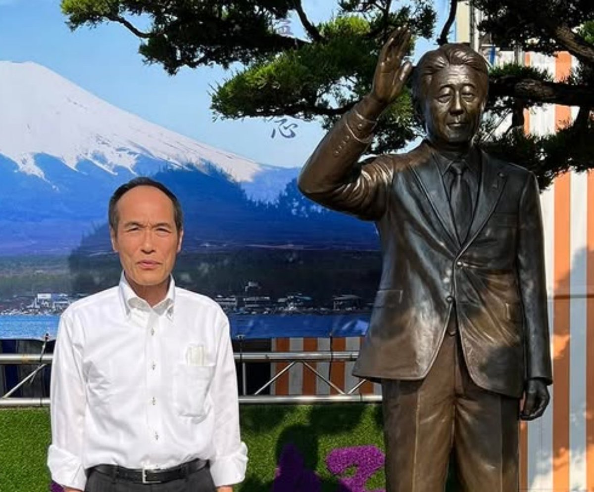 toubennbenn's tweet photo. 台湾の謎の安倍銅像。

参拝する人は、だいたいやばい人、説。

またまた自信が深まってしまった（半分冗談） https://t.co/Sn6Hu18v73