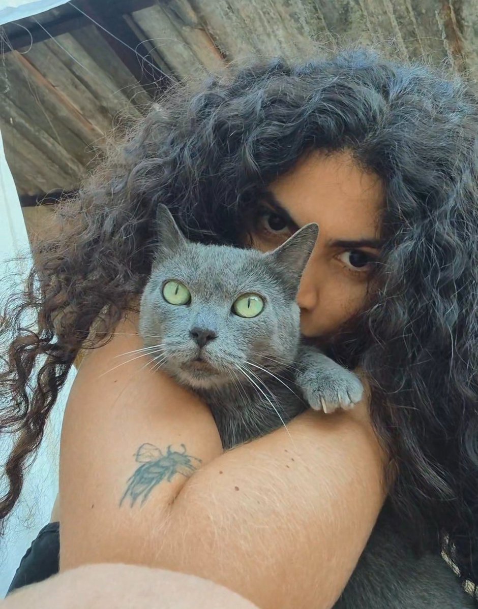 umacamponesaa's tweet photo. Uma das primeiras fotos que tirei dela / a foto mais recente dela. 

(Minha velhinha tá cmg desde 2018) https://t.co/c3oJpHitXS