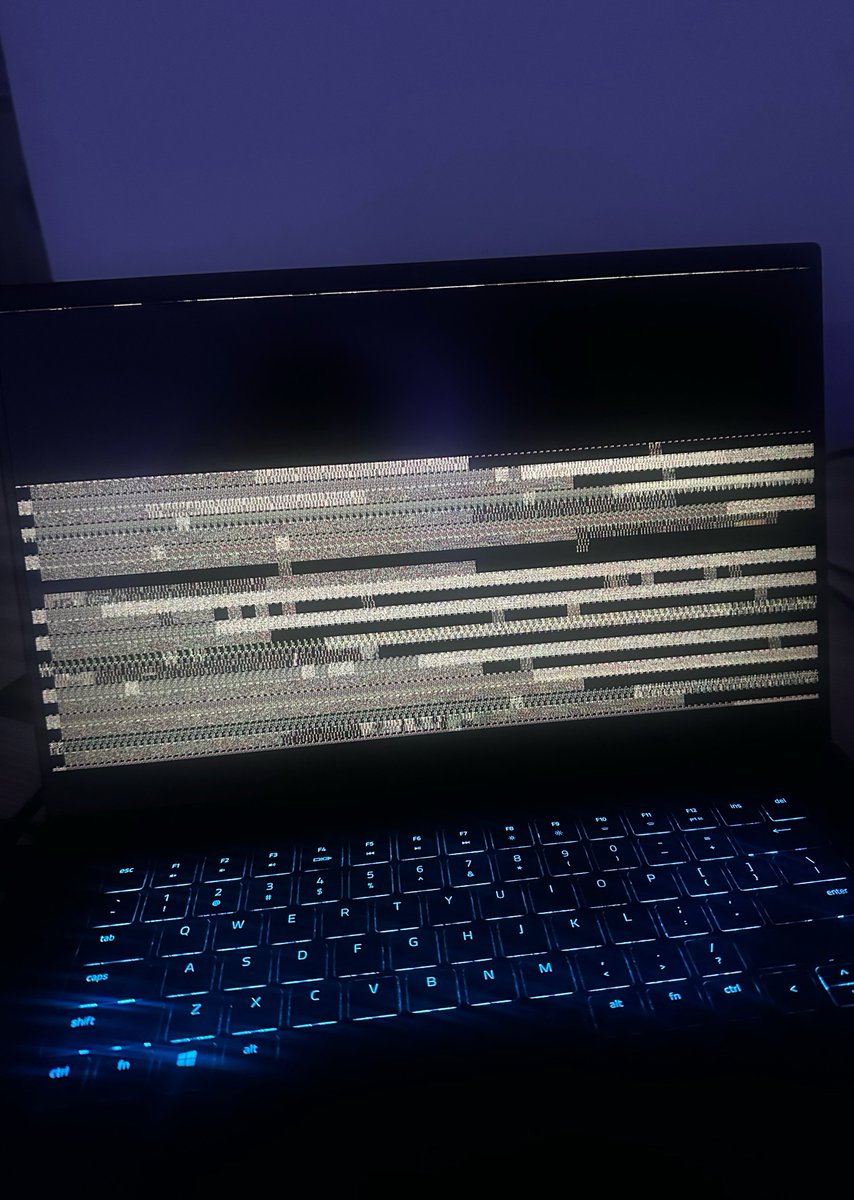 AduratheArtist's tweet photo. I hope say na matrix dey glitch and not my laptop screen https://t.co/SixlR9rZ41