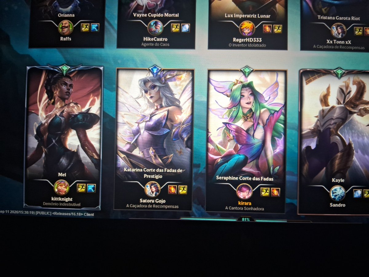 acervophine's tweet photo. quando você e o seu amigo pegam os mains no aram e ainda combinam skin, essa que eh a liga das lendas https://t.co/P9gZAAAEI9