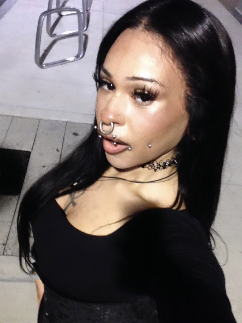 gabriellajadee's tweet photo. #vampirequeen https://t.co/RtNcq1GVXe