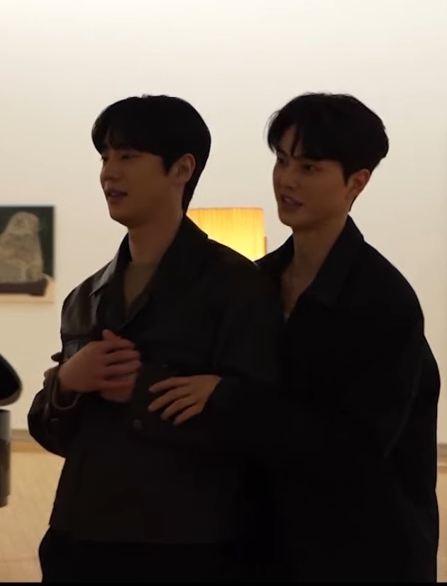 junyoungies's tweet photo. junkang being so much gay off screen than on screen is frying me so bad cause look at these two clingy ass pookies… 😭

#FourHandsTwoSonatas 
#이준영 #송강 https://t.co/IXCbY6ZVx1