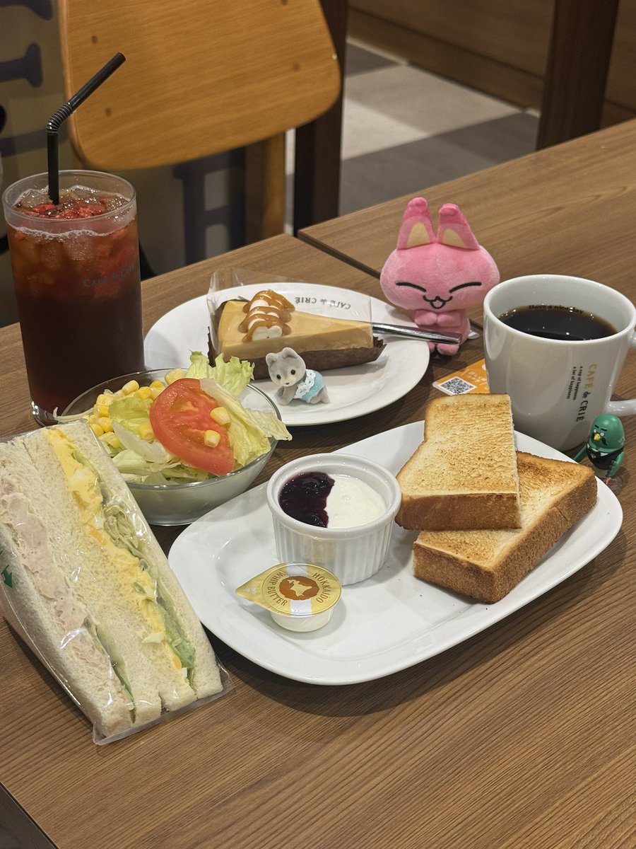 kkyuizzi's tweet photo. 커피가 식기전에 드세요…..☕️ https://t.co/OOLhjubYwU