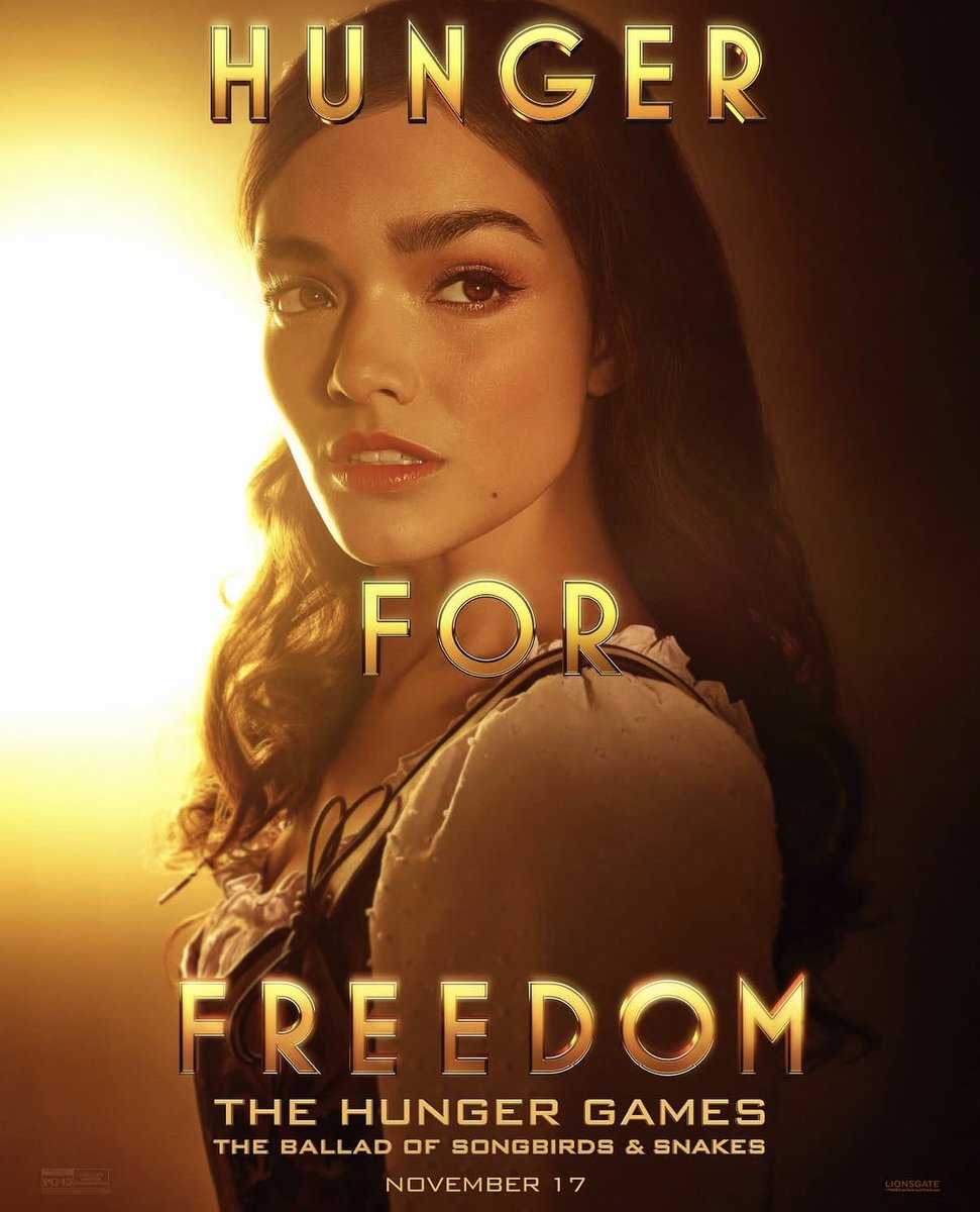 mockingjayssing's tweet photo. let’s pose for a poster like auntie https://t.co/blNlcXyPey