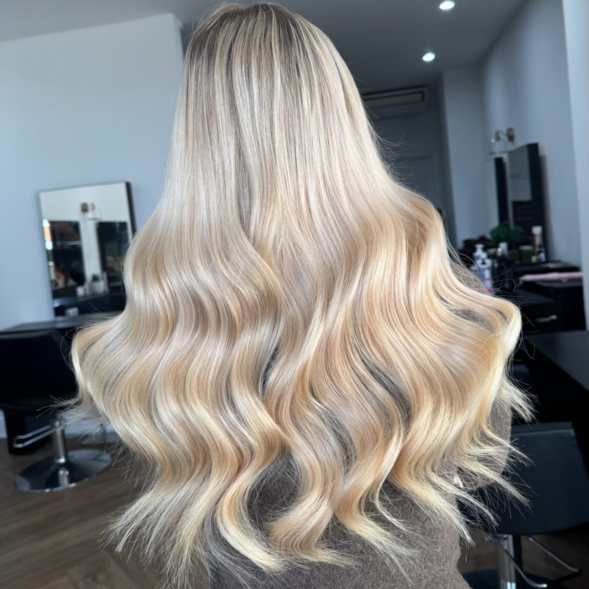 PatrickEvans8's tweet photo. Nano refit just £100💅
My clients used @violahair 18’’ lasting her a whole year👑👑👑
With the correct aftercare and maintenance, your hair will last👏🏼
📲 𝔹𝕠𝕠𝕜𝕚𝕟𝕘𝕤 - 𝔻𝕄 @𝕤𝕜𝕪𝕖𝕤_𝕙𝕒𝕚𝕣𝕩
♡︎ 𝙼𝚘𝚕𝚕𝚢𝚖𝚊𝚎 𝚅𝚘𝚕𝚞𝚖𝚎 𝚌𝚞𝚛𝚕𝚜 https://t.co/RYofhBYxGK