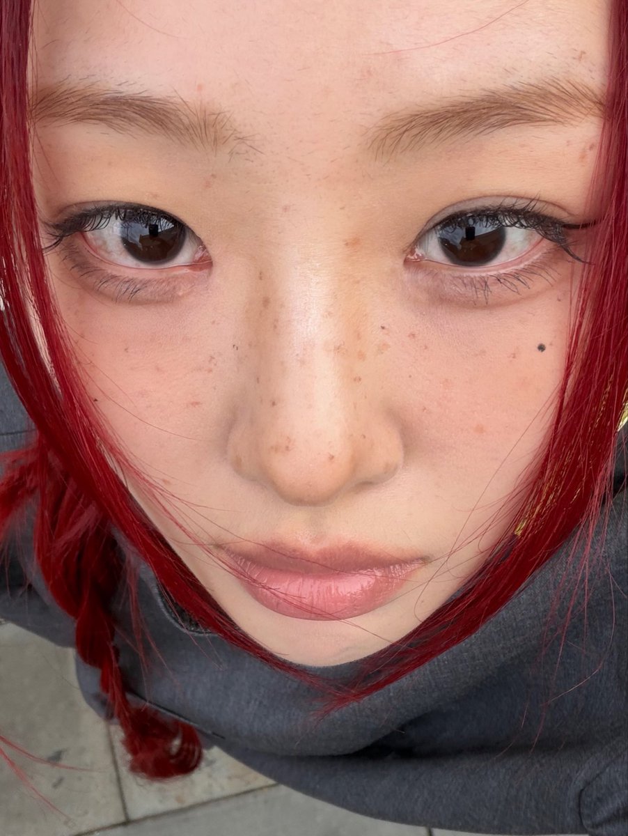 unchaein's tweet photo. Could stare at yves all day long https://t.co/SLtsi9LUEK