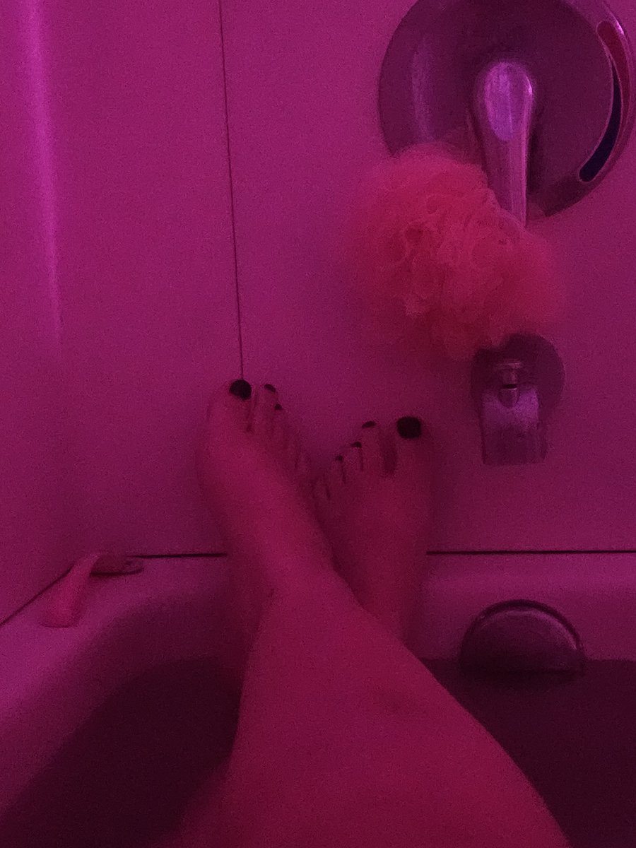 BlueGirlsFeet's tweet photo. Bathtub piggies!! 
-
-
-
Find more pics like these on my feetfinder. Check bio for more info!
-
-
-
#feet #feetfetısh #feetworshi̇p #sexy #fetish #foot #footfetish https://t.co/cocKeeyr7g